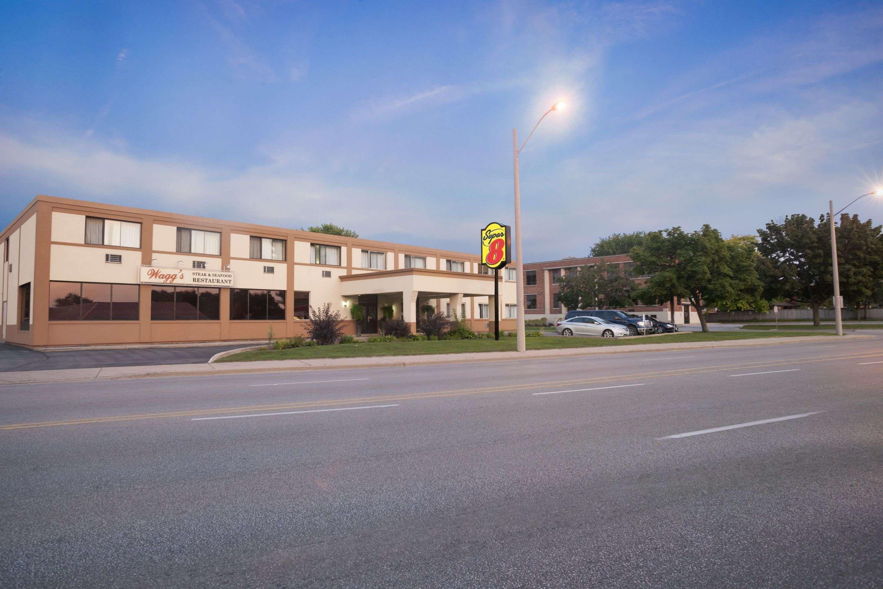 Отель Super 8 By Wyndham Sarnia On Экстерьер фото