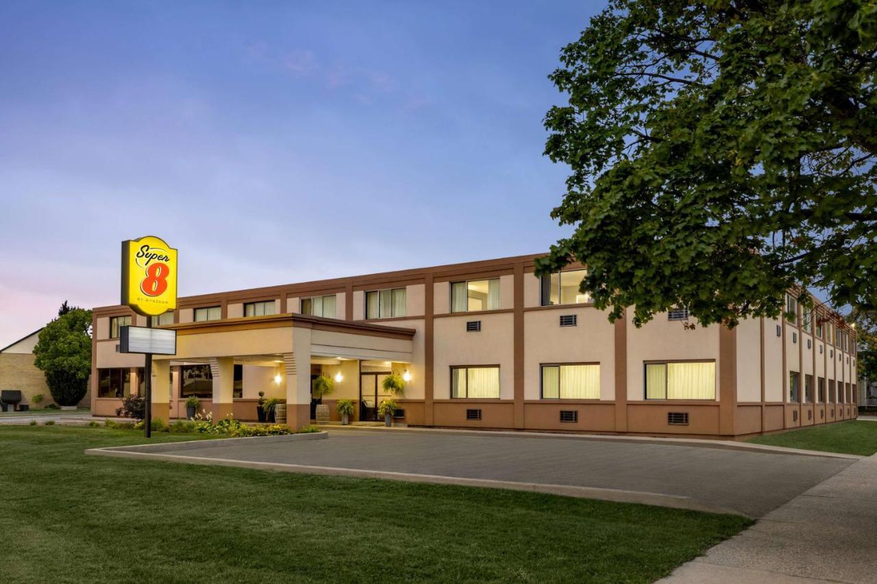 Отель Super 8 By Wyndham Sarnia On Экстерьер фото