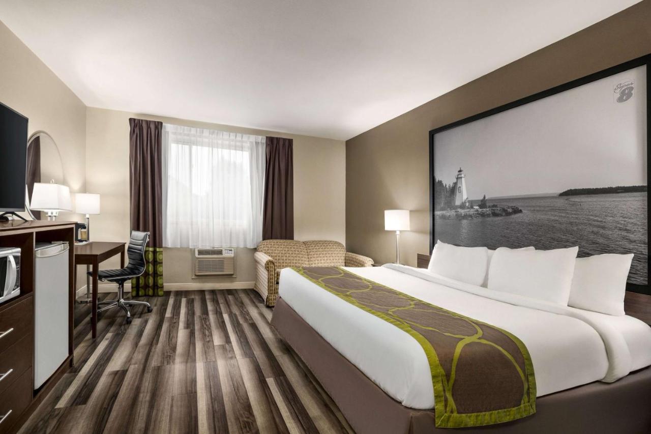 Отель Super 8 By Wyndham Sarnia On Экстерьер фото