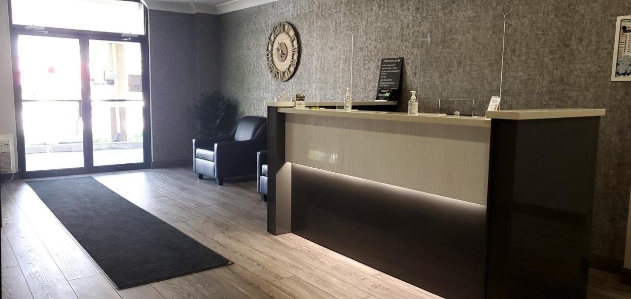 Отель Super 8 By Wyndham Sarnia On Экстерьер фото