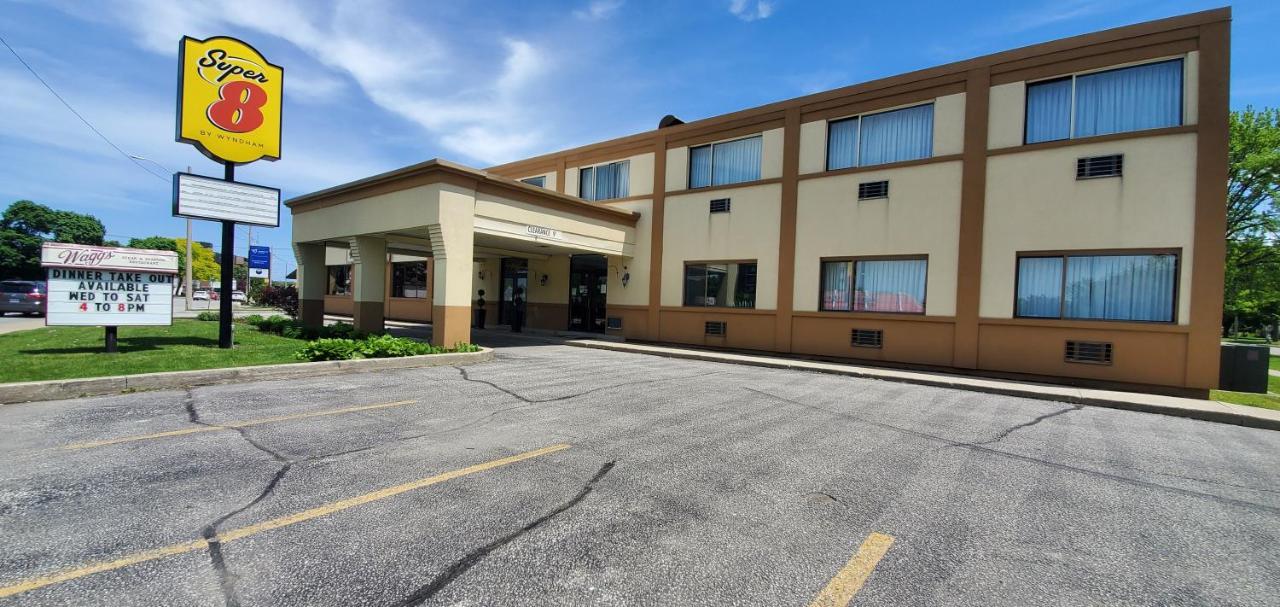 Отель Super 8 By Wyndham Sarnia On Экстерьер фото